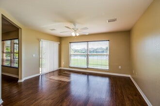 7032 Chatum Light Run in Bradenton, FL - Foto de edificio - Building Photo