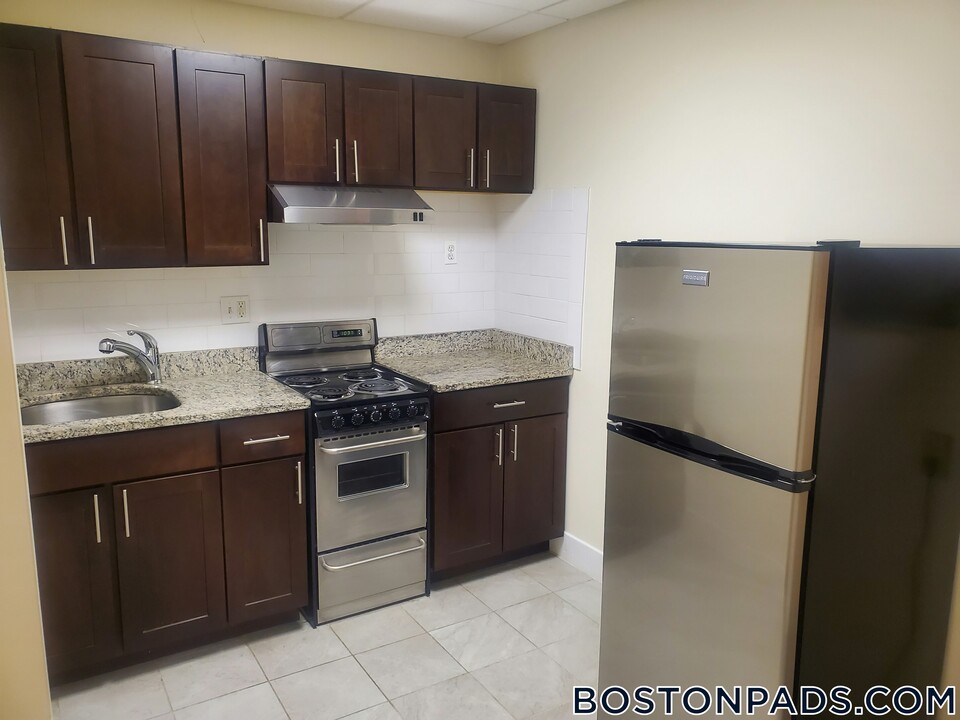 62 Boylston St in Boston, MA - Building Photo