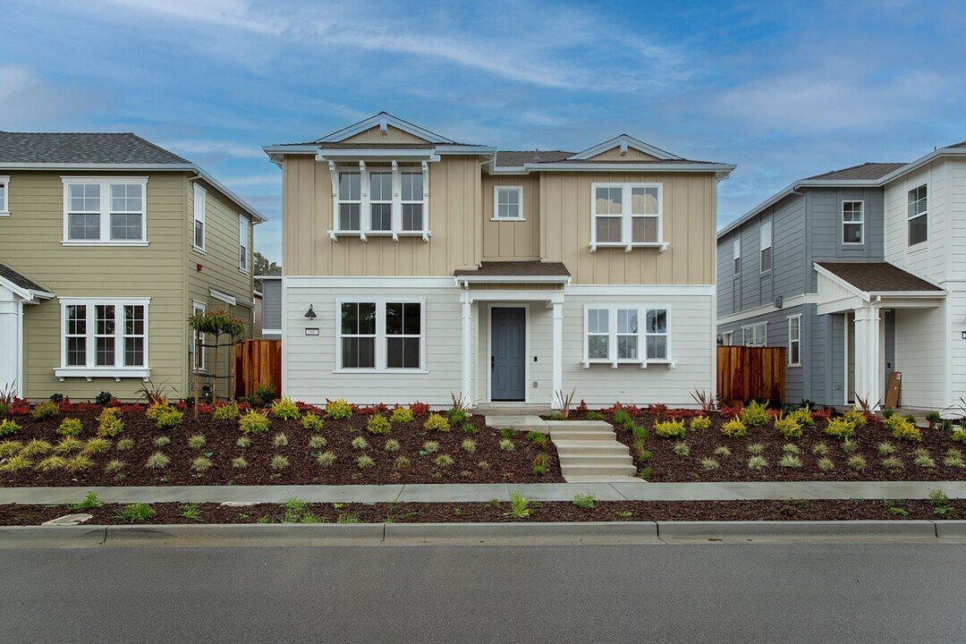 2607 California Ave in Marina, CA - Building Photo