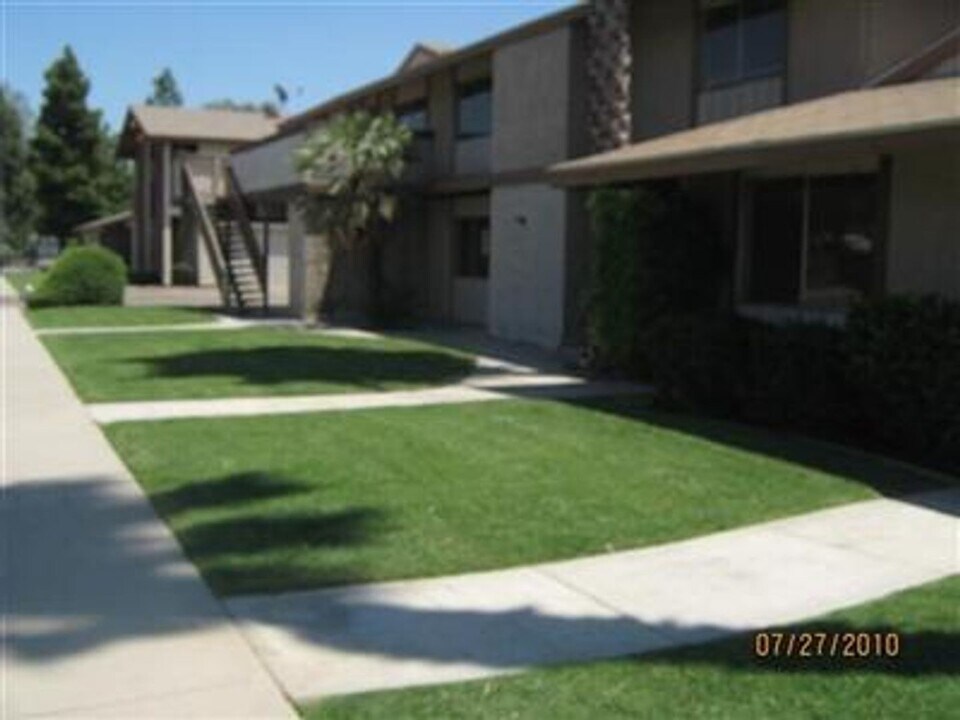 900 Valhalla Dr in Bakersfield, CA - Building Photo