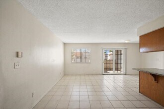 101 Luna Way in Las Vegas, NV - Building Photo - Building Photo
