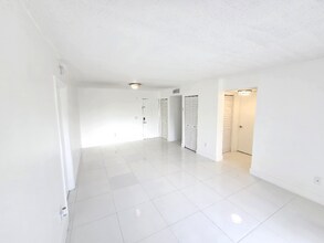 8260 SW 210th St in Cutler Bay, FL - Building Photo - Building Photo