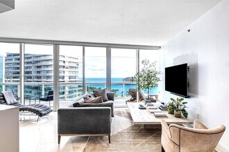 1000 South Pointe Dr in Miami Beach, FL - Building Photo - Building Photo