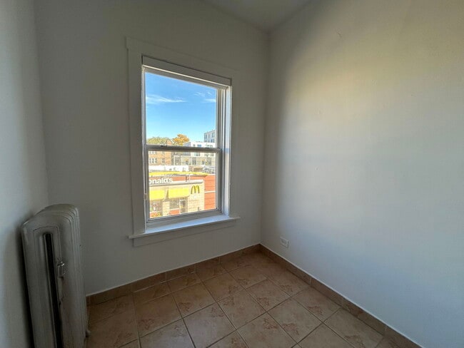 2712 N Milwaukee Ave in Chicago, IL - Building Photo - Building Photo