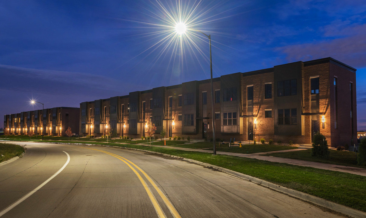 The District Brownstones in Ankeny, IA - Foto de edificio