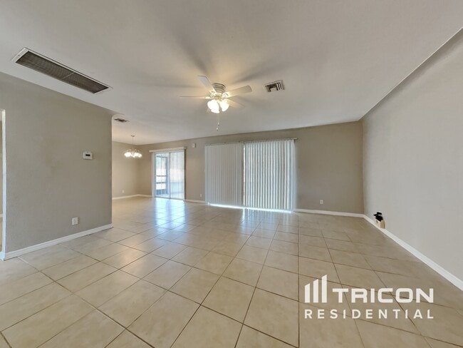 4225 Cortez Way S in St. Petersburg, FL - Building Photo - Building Photo