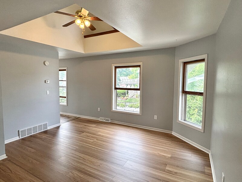 2343 N Oakland Ave in Milwaukee, WI - Building Photo