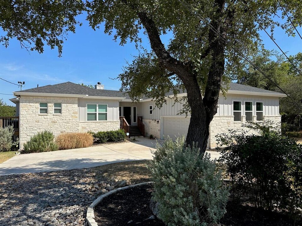 5501 Lands End St in Austin, TX - Building Photo