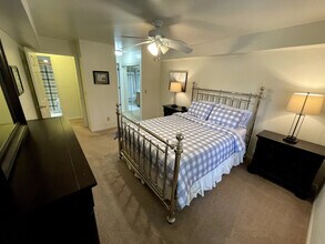 1306a Summit Ave in Oshkosh, WI - Foto de edificio - Building Photo