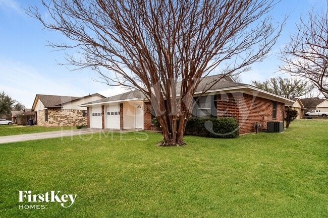 202 Carolyn Dr in Sanger, TX - Foto de edificio - Building Photo