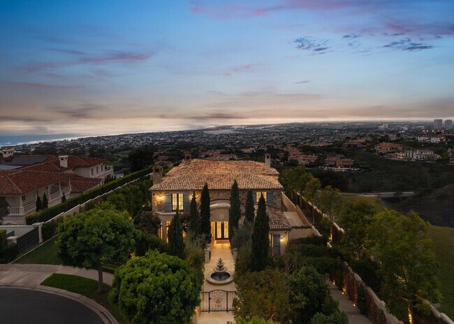 9 Pelican Crest Dr in Newport Beach, CA - Building Photo - Building Photo