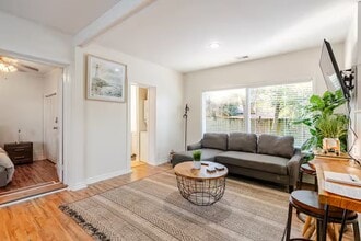 3718 Live Oak St in Columbia, SC - Building Photo - Building Photo