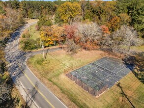 500 Umstead Dr in Chapel Hill, NC - Foto de edificio - Building Photo