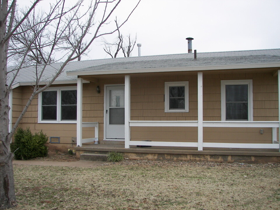 3500 Woodside Dr in Midwest City, OK - Building Photo