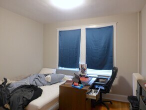 1705 Massachusetts Ave, Unit a in Cambridge, MA - Foto de edificio - Building Photo