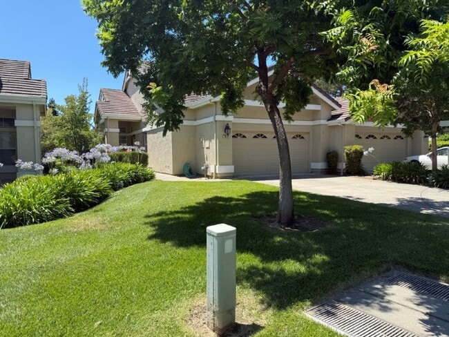 3233 Corte Granada in Fairfield, CA - Building Photo - Building Photo