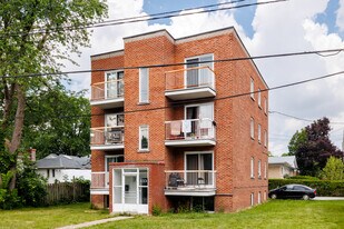 433 Des Prairies Boul in Laval, QC - Building Photo