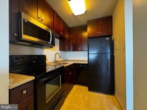 2059 Huntington Ave in Alexandria, VA - Building Photo - Building Photo