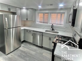 2937 N Fairfield Ave, Unit G in Chicago, IL - Building Photo