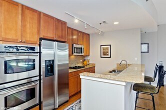 600 W Drummond Pl in Chicago, IL - Building Photo - Building Photo