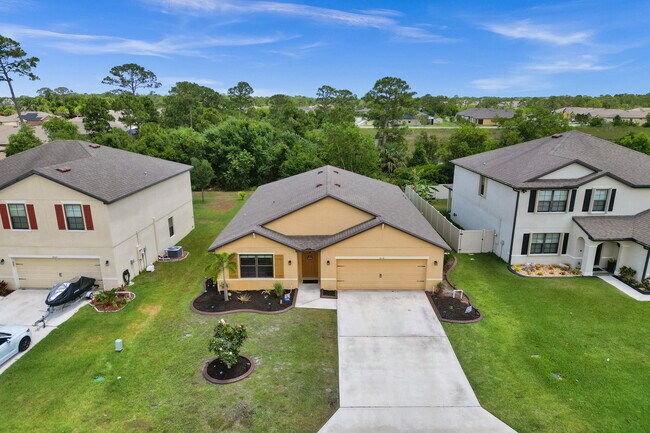 6110 NW Regent St in Port St. Lucie, FL - Building Photo - Building Photo