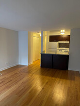 3700 N Pine Grove Ave, Unit STUDIO WITH PATIO in Chicago, IL - Foto de edificio - Building Photo