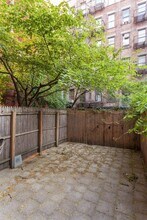 450 W 50th St in New York, NY - Building Photo - Building Photo