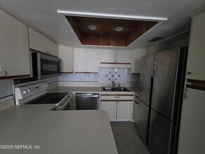 1301 W Defender Ct in Jacksonville, FL - Building Photo - Building Photo