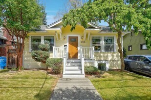 2130 Dexter Ave N in Seattle, WA - Building Photo