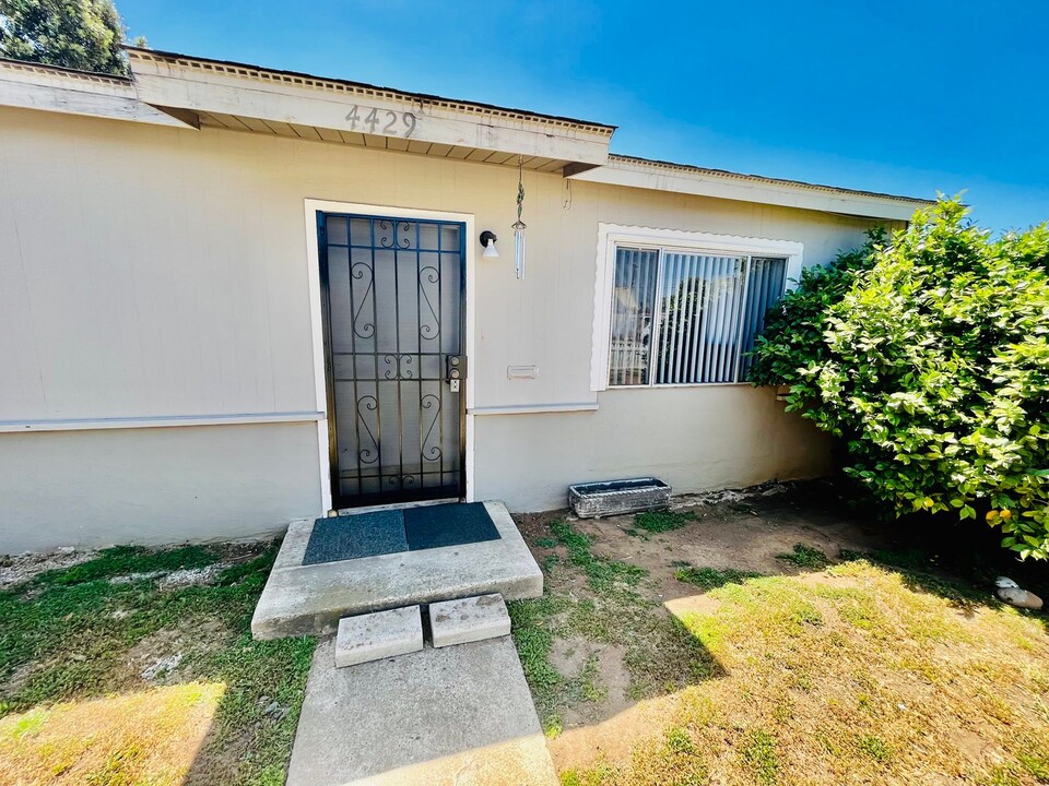4429-4431 Manitou Way in San Diego, CA - Building Photo