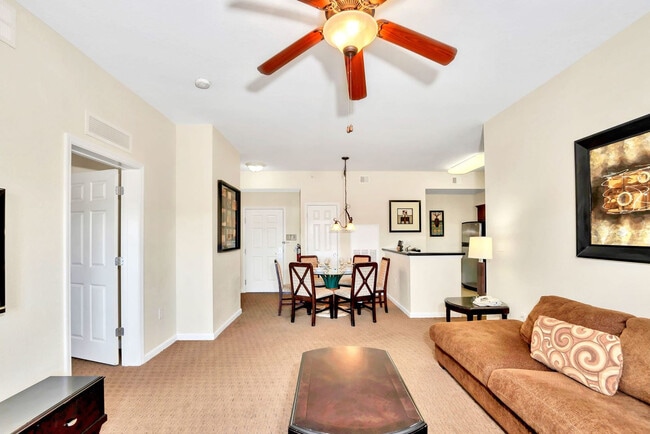 8113 Resort Village Dr in Orlando, FL - Building Photo - Building Photo