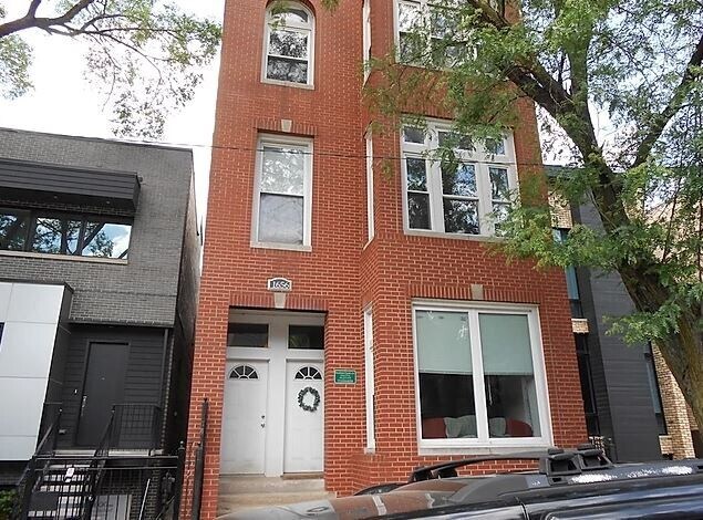 property at 1658 W Erie St