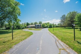 1545 W Spruce Ct in River Hills, WI - Building Photo