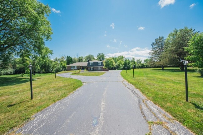 property at 1545 W Spruce Ct