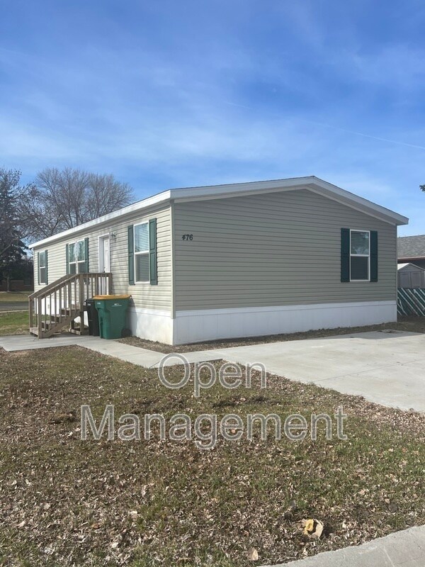 825 1st Ave E in West Fargo, ND - Building Photo - Building Photo