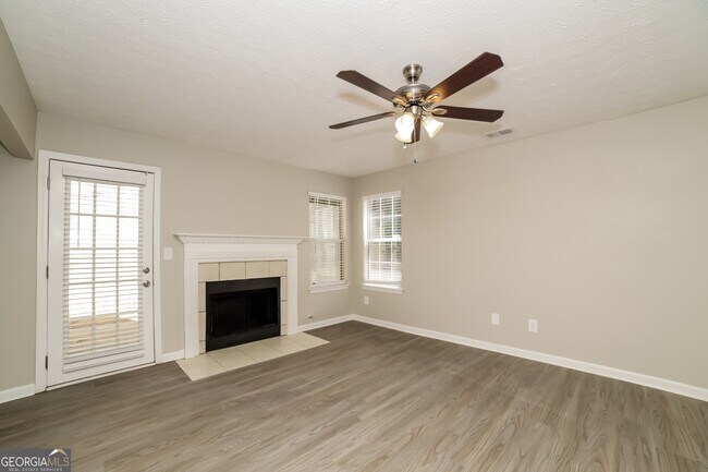 1097 Hidden Brook Trail in Atlanta, GA - Foto de edificio - Building Photo