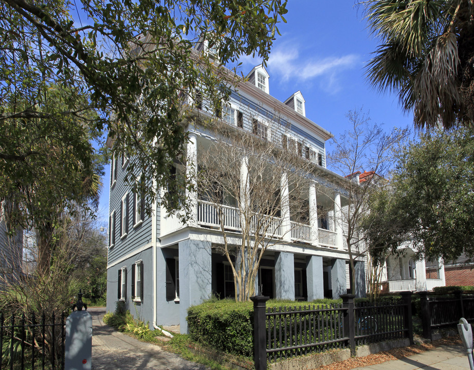 220 Calhoun St in Charleston, SC - Building Photo