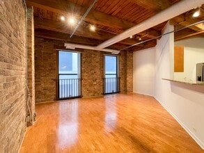225 W Huron St, Unit 420 in Chicago, IL - Building Photo - Building Photo