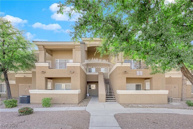 8070 W Russell Rd in Las Vegas, NV - Foto de edificio - Building Photo