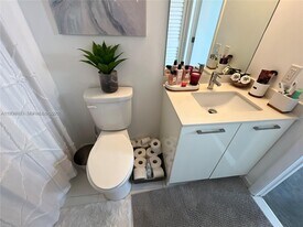 151 SE 1st St, Unit 702 in Miami, FL - Building Photo