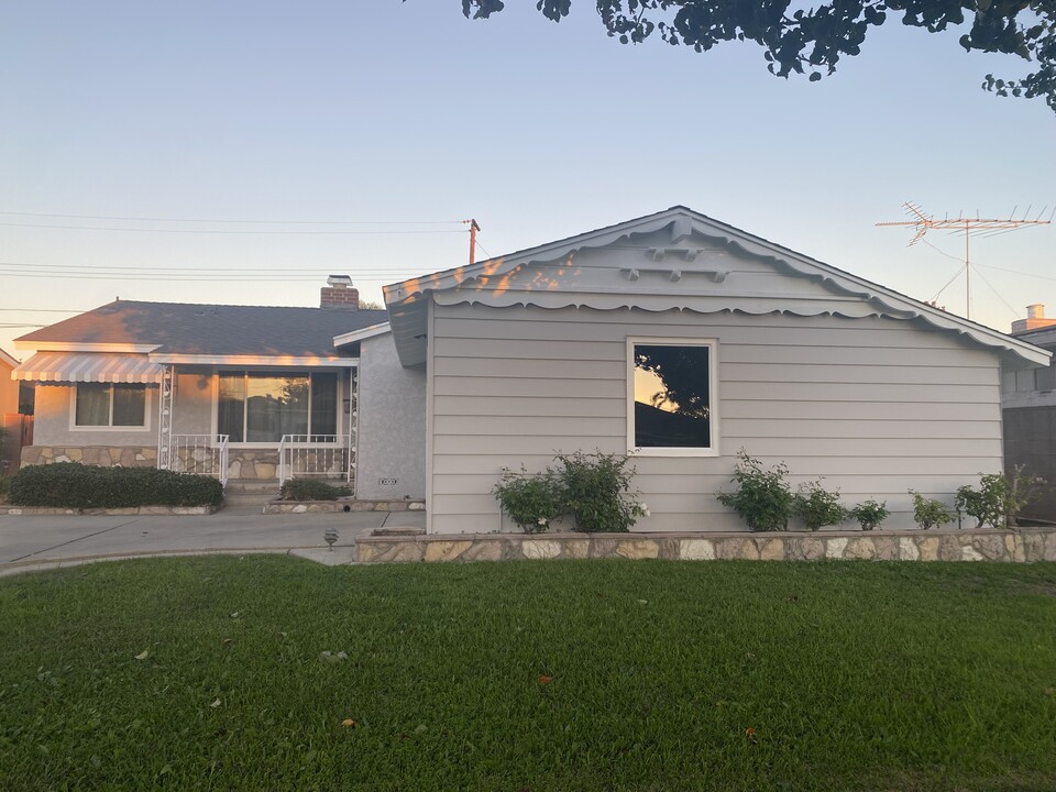380 Oakland Dr in La Habra, CA - Building Photo