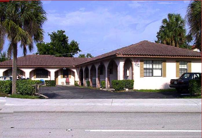 3571 Riverside Dr in Coral Springs, FL - Building Photo