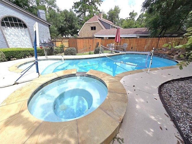 560 Brandon Rd in Conroe, TX - Building Photo - Building Photo