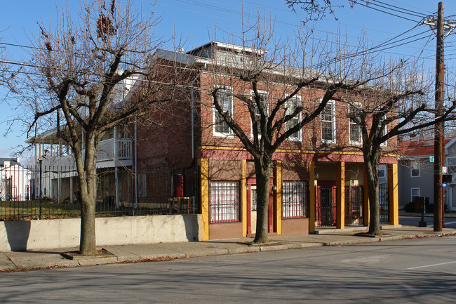 741 E Chestnut St in Louisville, KY - Building Photo - Building Photo