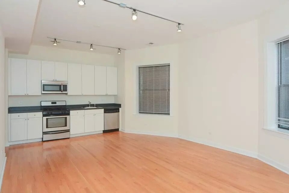 4712 N Sheridan Rd, Unit 32S in Chicago, IL - Building Photo
