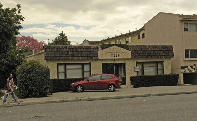 7224-7228 Fountain Ave in Los Angeles, CA - Foto de edificio - Building Photo