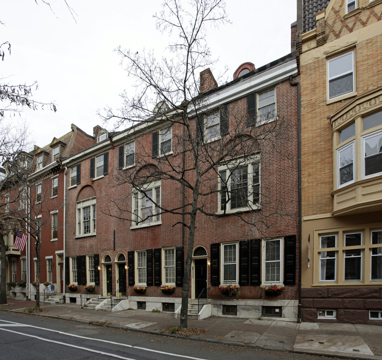 929-933 Spruce St in Philadelphia, PA - Foto de edificio
