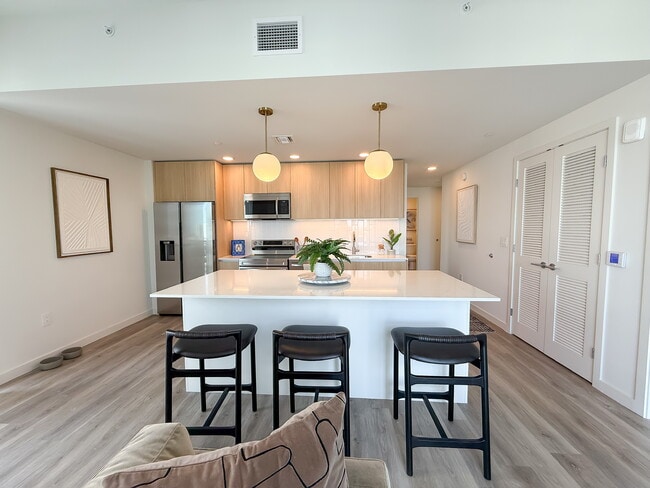 50 NW 31st St, Unit B12 in Miami, FL - Building Photo - Building Photo