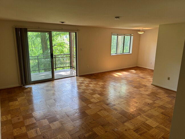 10304 Rockville Pike in Rockville, MD - Building Photo - Building Photo