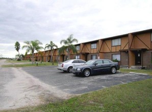 Lake Shore Villas in Clewiston, FL - Building Photo - Building Photo